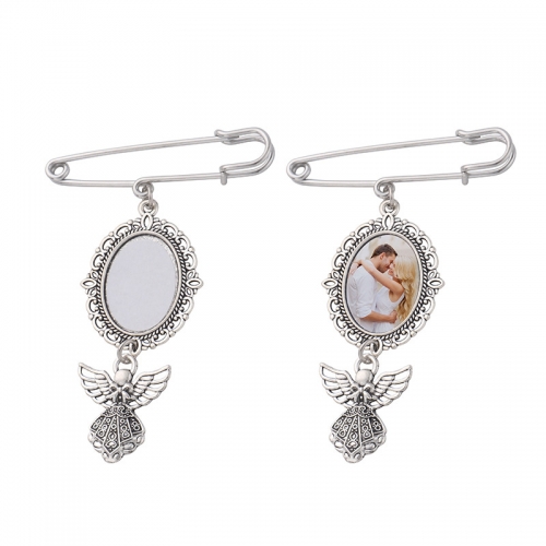 Oval Brooch Angel Wings