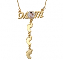 Mom Necklace 3 Footprints